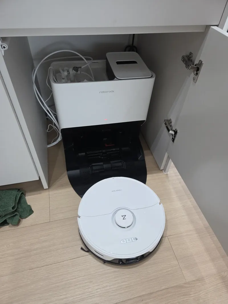 로봇청소기붙박이장